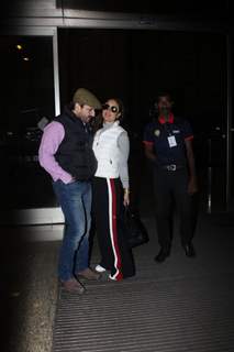 Saif - Kareena leave for their annual holidays