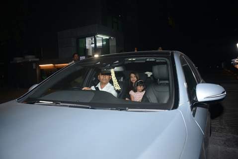 Aishwarya, Abhishek with Aaradhya outside an eatery