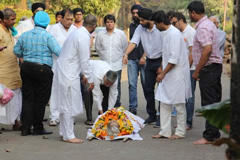 SRK, Abhishek Bachchan at Nikhil Dwivedi's Dad's Funeral