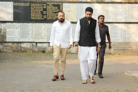 SRK, Abhishek Bachchan at Nikhil Dwivedi's Dad's Funeral