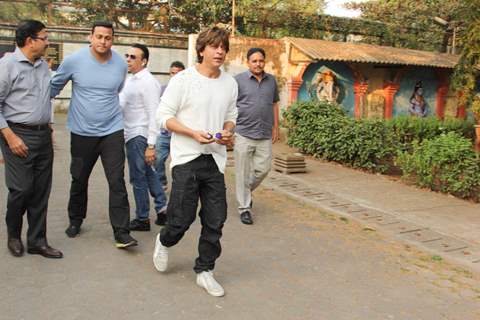 SRK, Abhishek Bachchan at Nikhil Dwivedi's Dad's Funeral