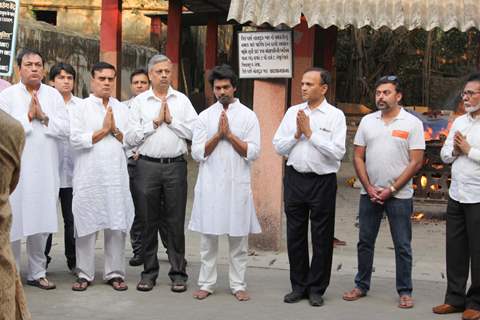 SRK, Abhishek Bachchan at Nikhil Dwivedi's Dad's Funeral