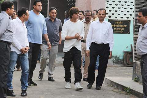 SRK, Abhishek Bachchan at Nikhil Dwivedi's Dad's Funeral