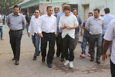 SRK, Abhishek Bachchan at Nikhil Dwivedi's Dad's Funeral