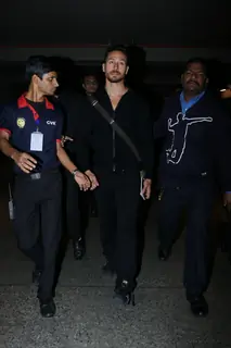 Tiger - Disha, Sidharth and Karisma with family return from holidays