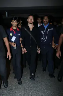Tiger - Disha, Sidharth and Karisma with family return from holidays