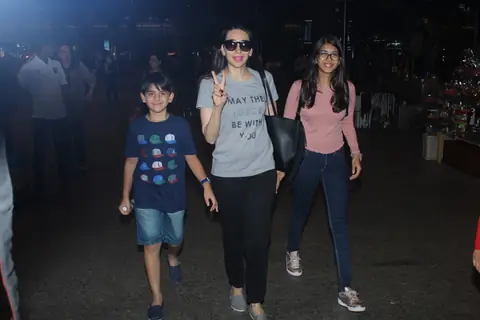 Tiger - Disha, Sidharth and Karisma with family return from holidays