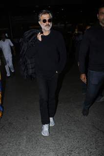 Tiger - Disha, Sidharth and Karisma with family return from holidays