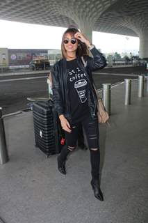 Esha Gupta arrives at the Airport