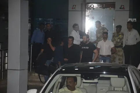 Salman Khan returns form Jodhpur after his hearing