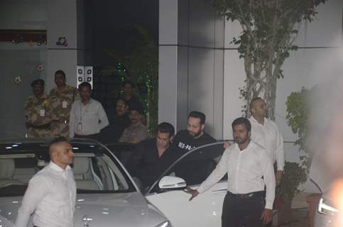 Salman Khan returns form Jodhpur after his hearing