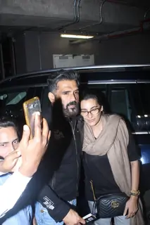 Sanjay Dutt - Sunil Shetty at Airport