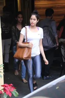 Jhanvi Kapoor - Ishaan Khattar's lunch date