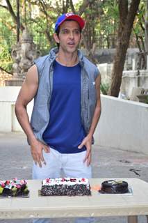 The charming Hrithik Roshan celebrates his Birthday with the media