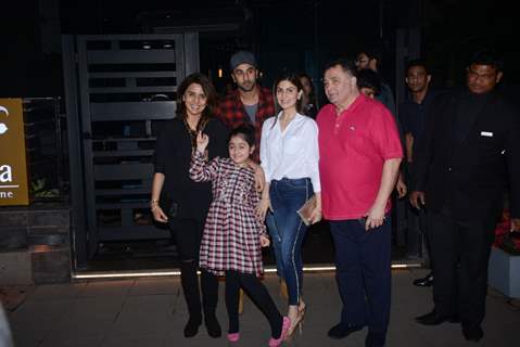 Ranbir Kapoor dines with his family