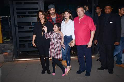 Ranbir Kapoor dines with his family