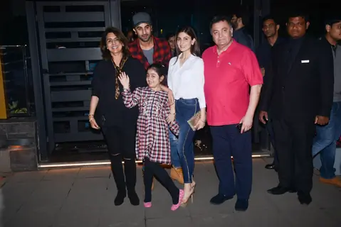 Ranbir Kapoor dines with his family