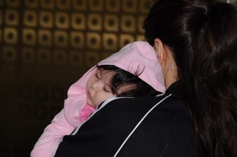 Soha's daughter Inaaya makes her first Airport Apperance