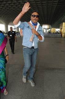 Kareena Kapoor, Kriti Sanon and Jackie Shroff at Airport