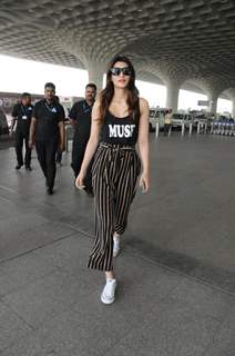 Kareena Kapoor, Kriti Sanon and Jackie Shroff at Airport