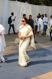 A good friend of Sridevi Ji, Hema Malini leaves the Venue