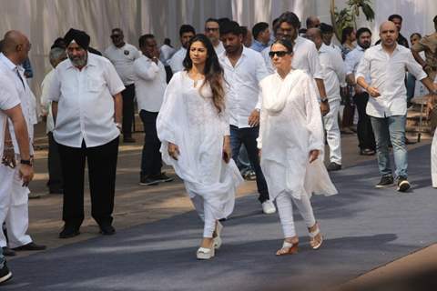 Tanisha Mukherjee with mother Tanuja