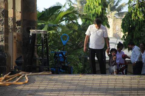 A grown-up Taimur Ali Khan takes a walk in the city