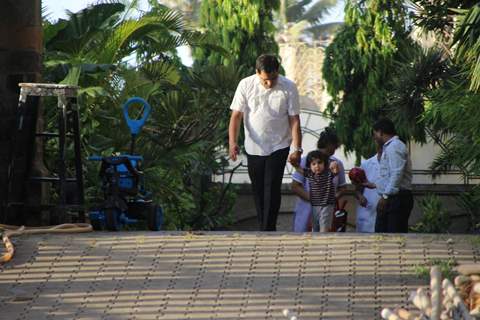 A grown-up Taimur Ali Khan takes a walk in the city