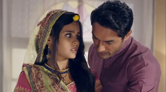 Rhea Sharma and Avinesh Rekhi in a scene of Tu Sooraj Main Saanjh Piyaji