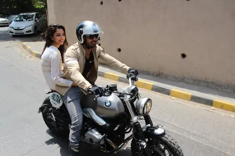 Paltan cast Arjun Rampal, Gurmeet Choudhary and others have a gala time over lunch in the city!