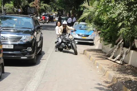 Paltan cast Arjun Rampal, Gurmeet Choudhary and others have a gala time over lunch in the city!