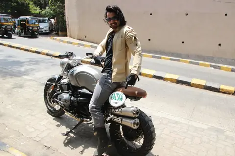 Paltan cast Arjun Rampal, Gurmeet Choudhary and others have a gala time over lunch in the city!