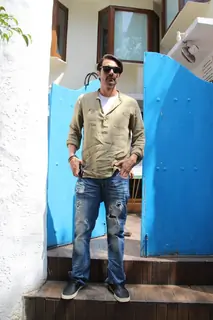 Paltan cast Arjun Rampal, Gurmeet Choudhary and others have a gala time over lunch in the city!