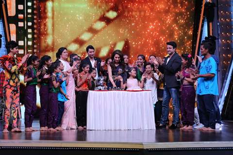 Pre- birthday celebrations for Madhuri Dixit on the sets of DID Li’l Masters!