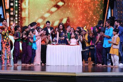 Pre- birthday celebrations for Madhuri Dixit on the sets of DID Li’l Masters!