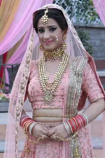 Bride look of Arohi (Aalisha Panwar) Stills from Ishq Mein Marjawan