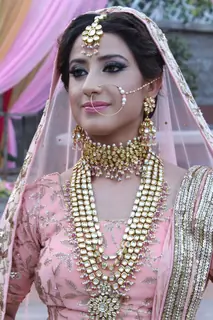 Bride look of Arohi (Aalisha Panwar) Stills from Ishq Mein Marjawan