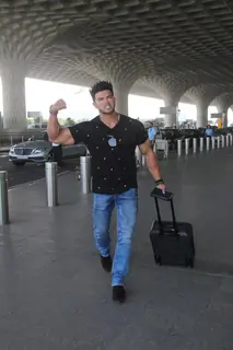 Celebs Snapped at Airport!