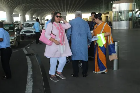 Celebs Snapped at Airport!