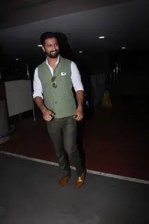 Celebs Snapped at Airport!