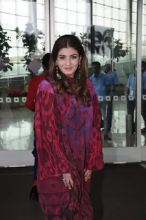 Celebs Snapped at Airport!