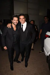 Akshay Kumar Poses with Varun Dhawan at Lux Golden Rose Awards