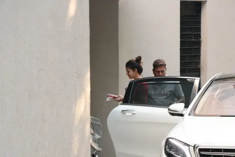 Jacqueline Fernandez spotted at Oshiwara