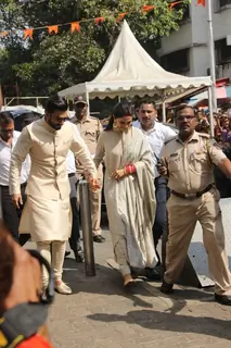 Ranveer and Deepika spotted at Siddhivinayak temple Mumbai