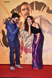 Ranveer-Sara snapped in candid moment at Simmba movie trailer launch