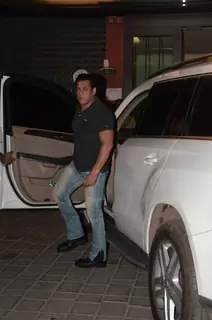 Salman spotted at Arpita's House in Bandra