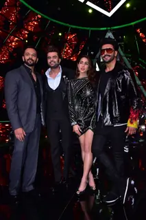 'Simmba' cast at the sets of Indian Idol 10 with Manish Paul