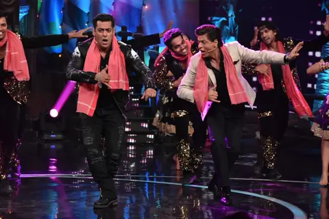 SRK and Salman Khan Snapped on the sets of Big Boss