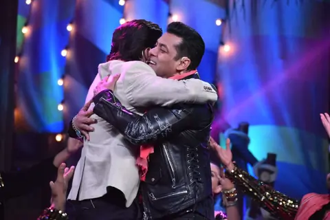 SRK and Salman Khan Snapped on the sets of Big Boss