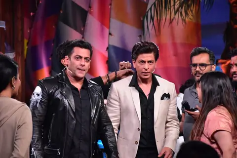 SRK and Salman Khan Snapped on the sets of Big Boss